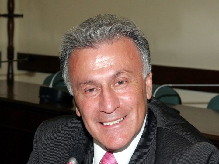 Ψωμιάδης: Αντί να ανοίξουμε πόρτες στον κόσμο, κλείνουμε και τα παράθυρα…