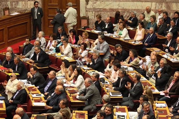 ΣΥΡΙΖΑ: "Να μην εφαρμοσθεί το Μνημόνιο για τη δημόσια διοίκηση"