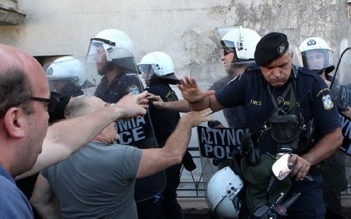 ΚΚΕ: Χτύπημα με γκανγκστερικό τρόπο στη Χαλυβουργία