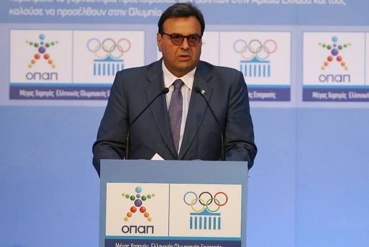 Κούβελος: "Αστεία στην παρέα της"