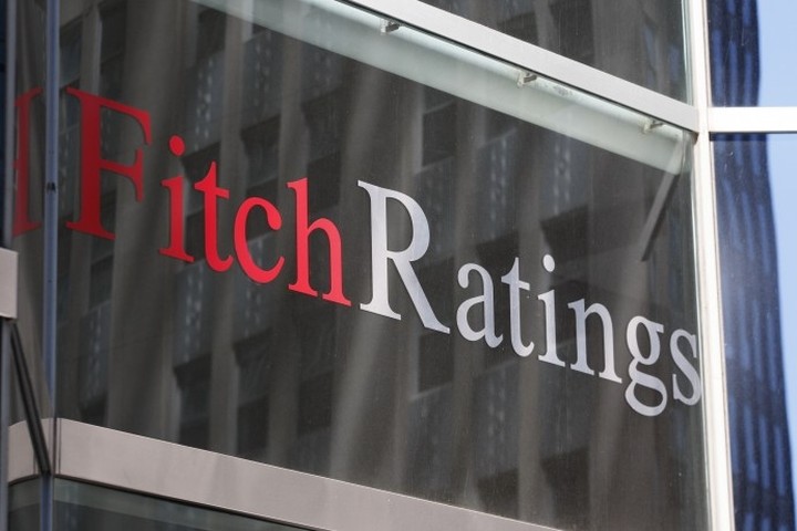 Fitch: Αυξάνονται οι Έλληνες που δεν μπορούν να πληρώσουν το στεγαστικό τους