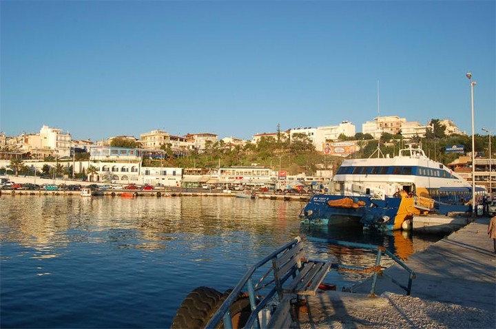 Μειωμένη η επιβατική κίνηση στα λιμάνια της Αττικής τον Ιούνιο και τον Ιούλιο