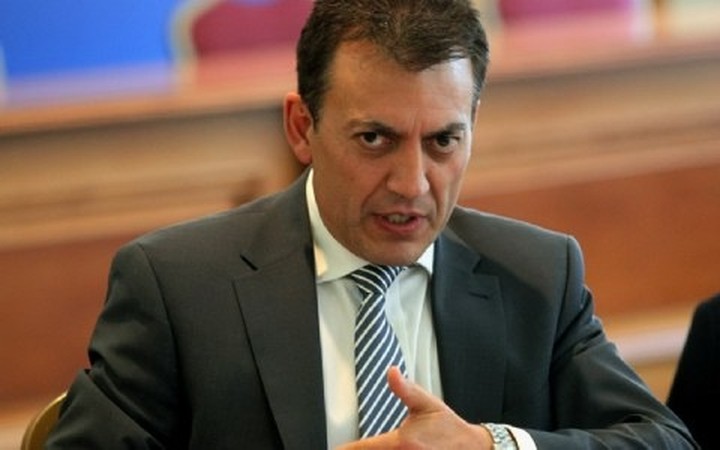 Βρούτσης: «Μαχαίρι» σε 2.700 συντάξεις του ΟΓΑ