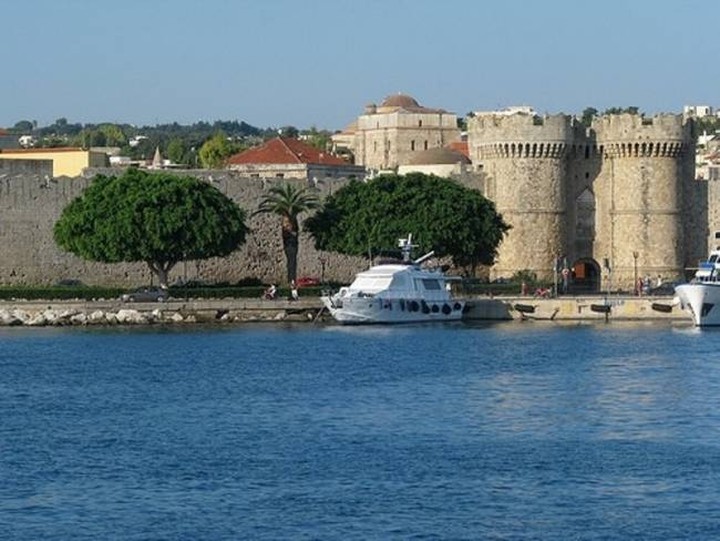 Φοροδιαφεύγουν έξι στις δέκα επιχειρήσεις σε τουριστικές περιοχές