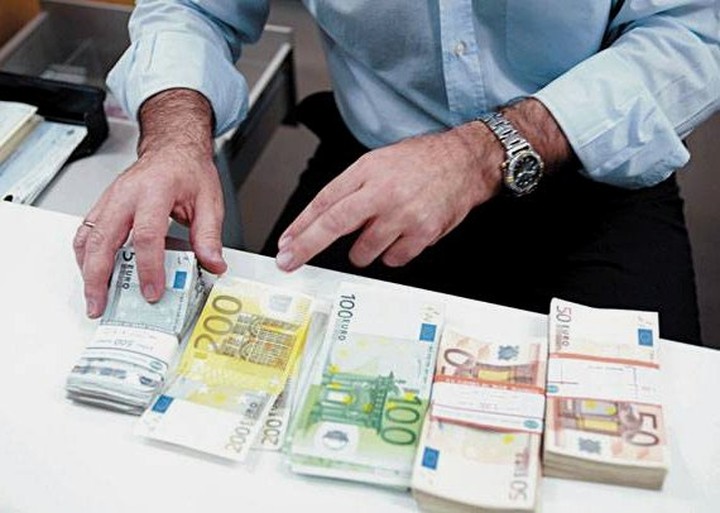 Αύξηση 2% στις καταθέσεις σε ελληνικές τράπεζες τον Ιούλιο