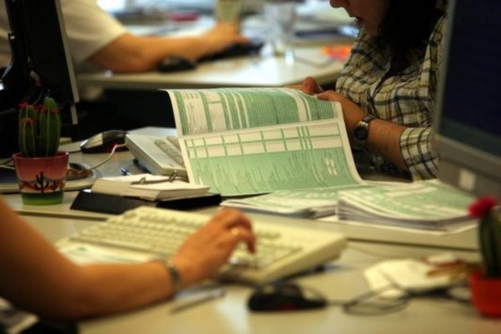 Τετράωρη στάση εργασίας αύριο των εφοριακών