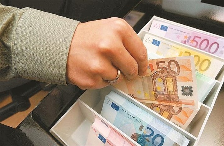 Υφεση 6,3% στο δεύτερο τρίμηνο