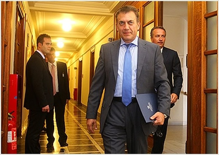 Tρόικα - Βρούτσης τα λένε για κατώτατους μισθούς και αποζημιώσεις