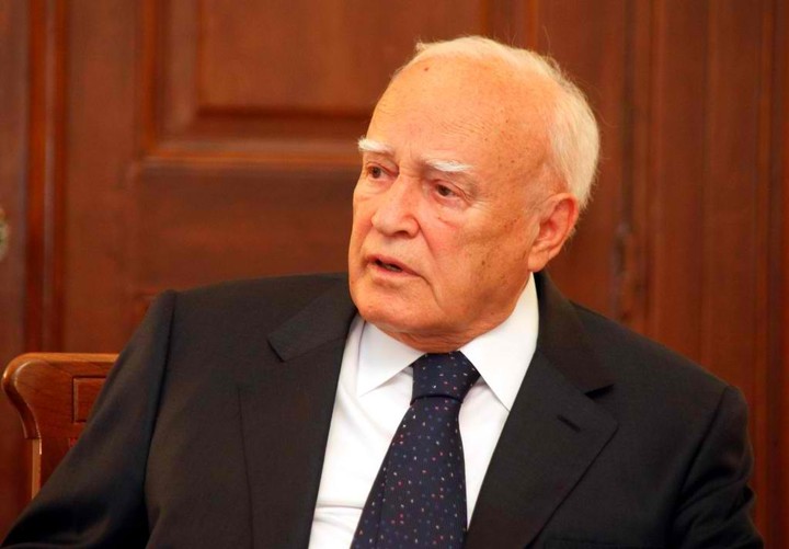 Στο μισό ο μισθός του Προέδρου της Δημοκρατίας