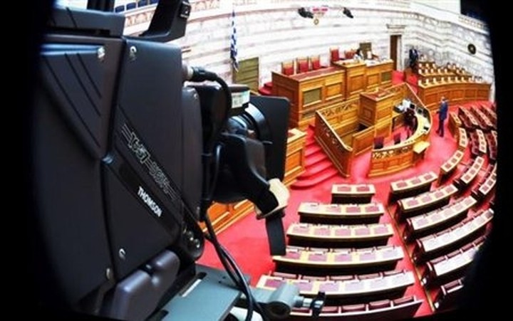 Ποιους "καίει" η λίστα με τα "32 πολιτικά πρόσωπα"