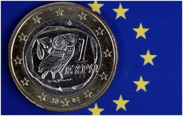 Fitch: Μειώθηκε ο κίνδυνος εξόδου της Ελλάδας από το ευρώ