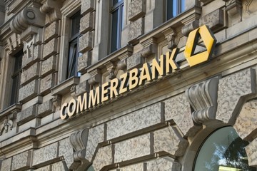 Commerzbank: Περικοπές έως 6.000 θέσεων εργασίας