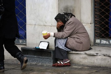  Η φτώχεια στην Ελλάδα αγγίζει το 31% ! 