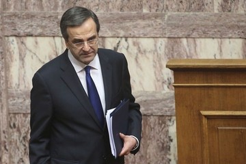 Πέφτουν οι υπογραφές