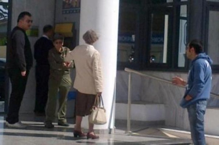 Ουρές έξω από τα ΑΤΜ της Κύπρου