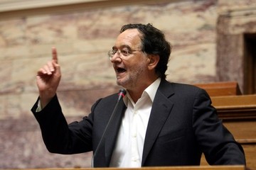 Π. Λαφαζάνης: Τα μνημόνια στα σκουπίδια  