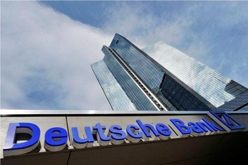Η Deutsche Bank στο Μαξίμου