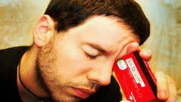 «Η τράπεζα μου άδειασε τον τραπεζικό λογαριασμό - Δικαιούται να το κάνει;»