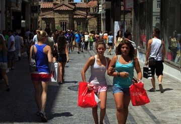 Επτά Κυριακές το χρόνο ανοικτά όλα τα εμπορικά καταστήματα