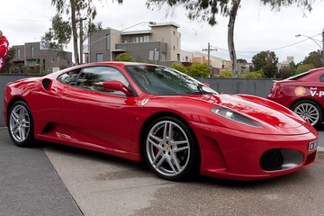Guardian: Τέλος οι Ferrari της χλιδής για την Ελλάδα