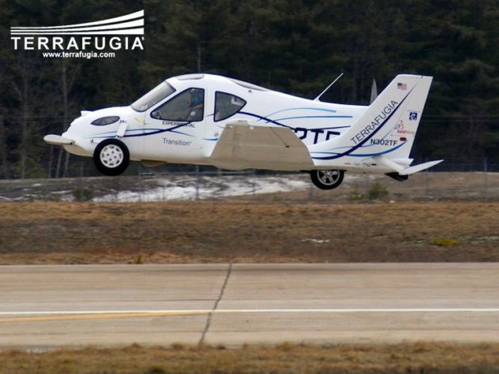 Απίστευτο: Το αυτοκίνητο που πετάει είναι γεγονός (video)
