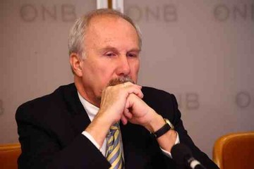Nowotny: Πολύ νωρίς για να συζητηθεί ένα νέο πακέτο βοήθειας 
