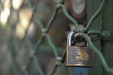 Ο ΦΑΠ απειλεί με «λουκέτο» 3.200 μικρές ξενοδοχειακές μονάδες