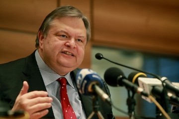 Η Ελλάδα δεν χρειάζεται τρίτο πακέτο διάσωσης, λέει ο Ευαγγ.Βενιζέλος