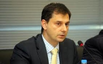 Εντολές Θεοχάρη στους εφόρους για έγκαιρη επιστροφή του ΦΠΑ