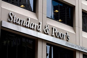 S&P: Επιβεβαιώνει την αξιολόγηση B-/B για την Ελλάδα