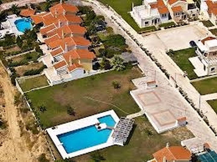 Φόρος 3% στους αγοραστές ακινήτων και 15% στους πωλητές