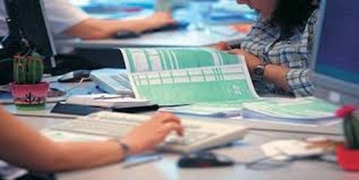 Μειώνεται το διαθέσιμο εισόδημα των νοικοκυριών - Εχασαν 3,1 δις ευρώ σε ένα χρόνο