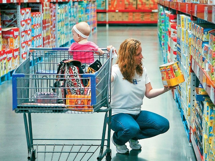 Τα εισοδήματα πέφτουν οι τιμές των τροφίμων αυξάνονται – Πόσο επιβαρύνθηκε o καταναλωτής 