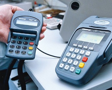Αρχίζει η μάχη για «κούρεμα» επιτοκίου σε καταναλωτικά-πιστωτικές
