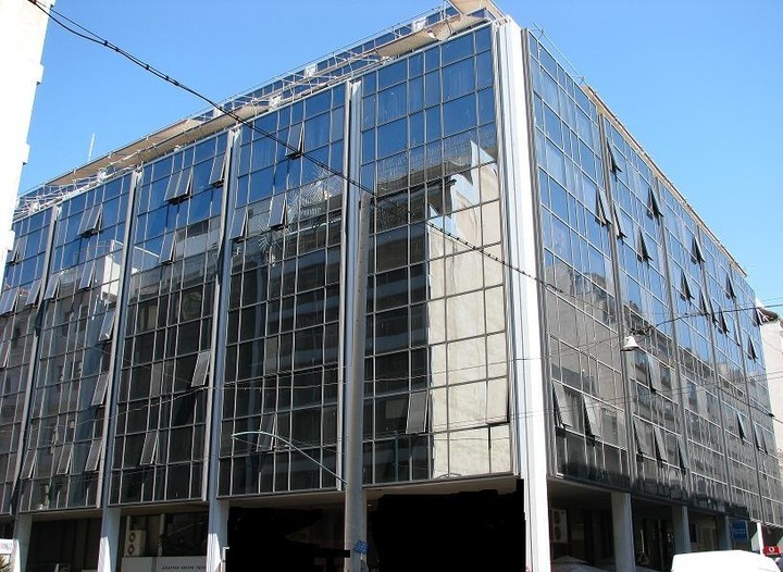 Πώς το κράτος διπλασιάζει το ενοίκιο για το κτίριο των Δικαστηρίων Πειραιά