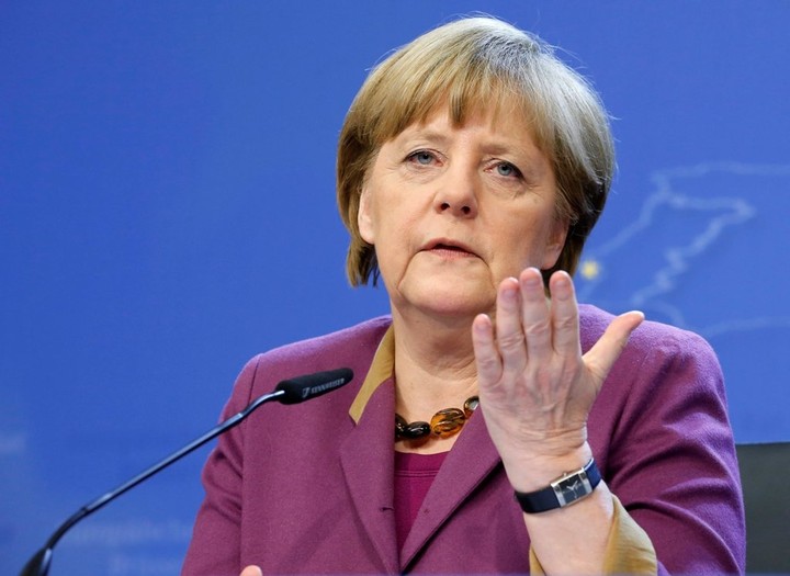 Merkel: Η Γερμανία επιθυμεί να ξανασταθεί στα πόδια της η Ελλάδα
