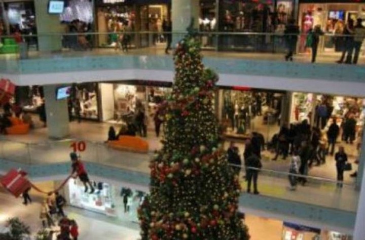 Πρεμιέρα για το εορταστικό ωράριο των καταστημάτων