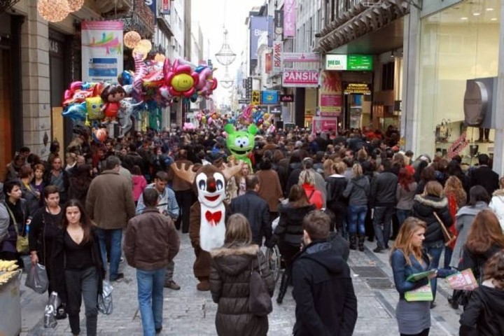 Θέλουν ανοιχτά τα καταστήματα για περισσότερες Κυριακές