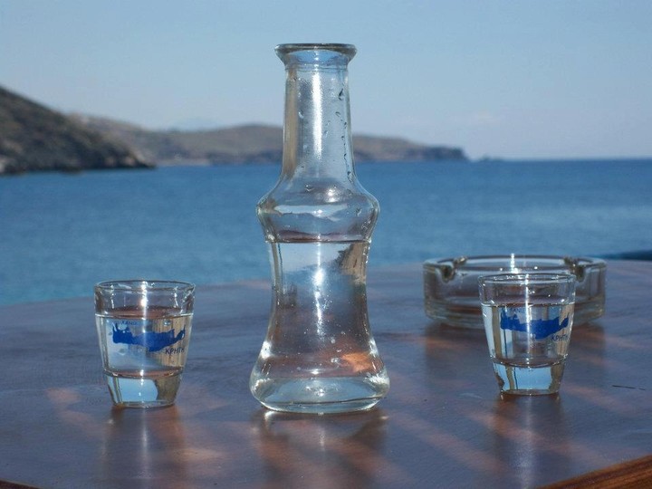 Ξεσπάει η μάχη της Κρήτης για την φορολόγηση της τσικουδιάς