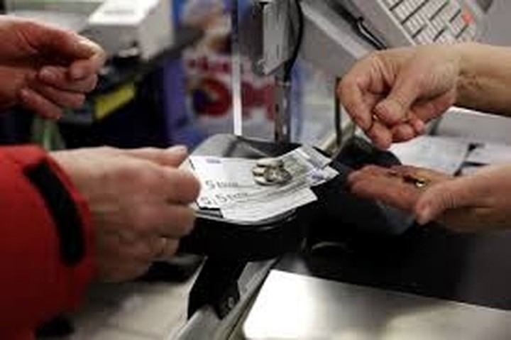  Στα πρόθυρα οικονομικής ασφυξίας τα ελληνικά νοικοκυριά