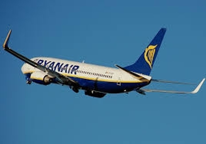 H Ryanair, οι 2800 νέες θέσεις εργασίας και τα επικοινωνιακά παιχνίδια