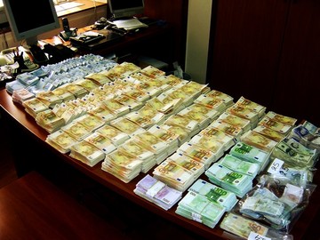 Ποιοι στρίμωξαν τις ελληνικές επιχειρήσεις και κονόμησαν τρελά