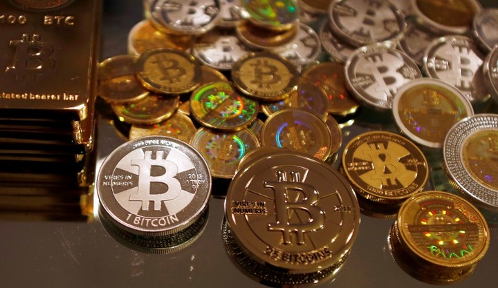 «Ξέπλεναν» χρήμα μέσω Bitcoin