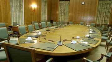 Ποιοι υπουργοί σφάζονται και γιατί 