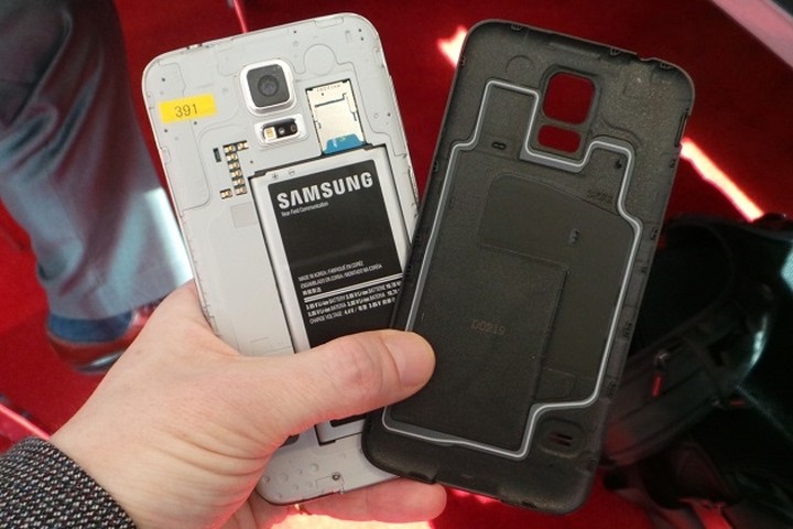 Αυτό είναι τα SamsungS5 που μετράει μέχρι και τους παλμούς μας
