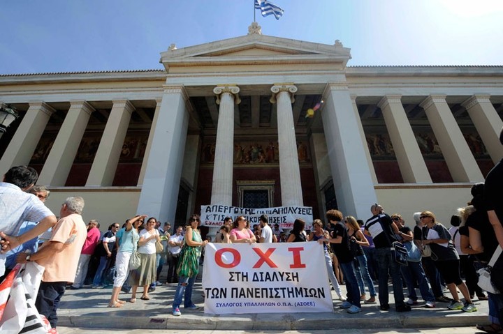 Πλήρωσέ μας για να πάρεις μεταπτυχιακό τίτλο!!! Μπήκε το ΣΔΟΕ