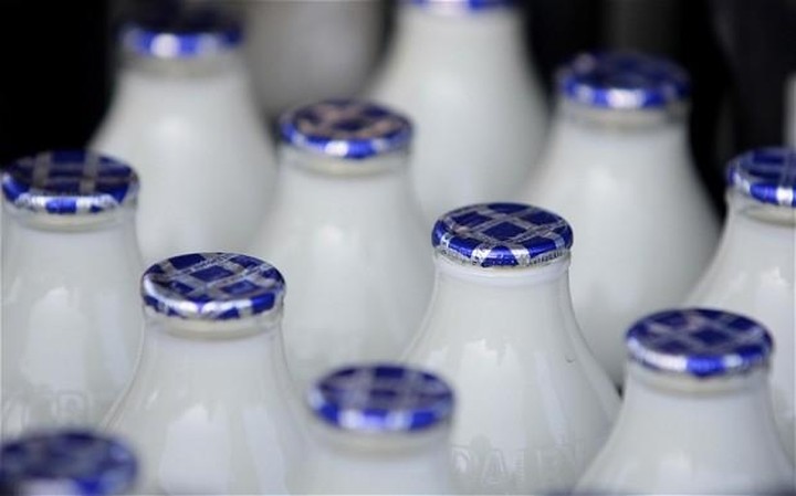 Πόλεμος συμφερόντων για την πίτα των δισεκατομμυρίων του γάλακτος