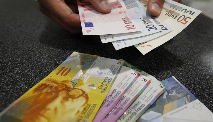 Στα δικαστήρια …ομαδικώς για τα δάνεια σε ελβετικό φράγκο