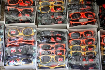  Προσοχή στα "μαϊμού" γυαλιά ηλίου