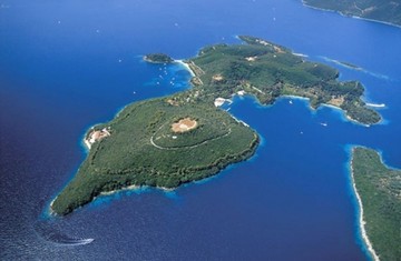 Οι Ρώσοι κροίσοι που σαρώνουν τα ελληνικά νησιά και χτίζουν παλάτια